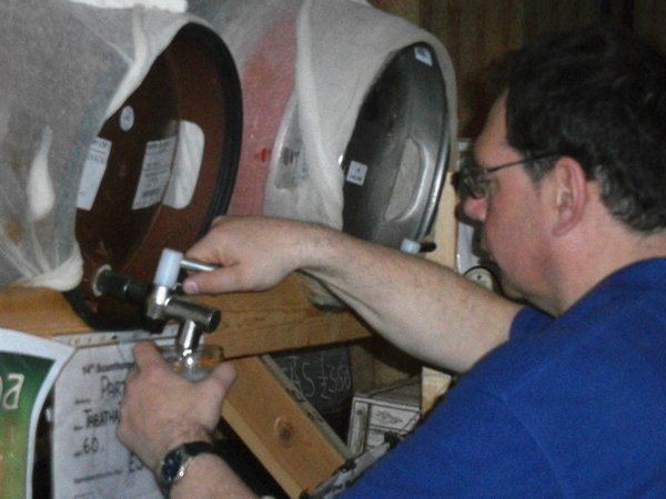 Serving_Beer_from_gravity